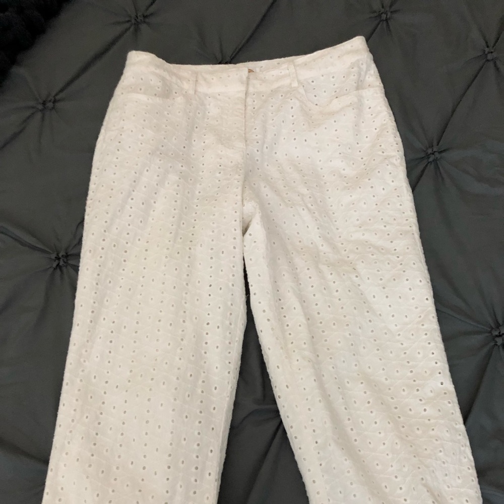 White eyelet stretch capri pants